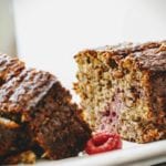 Bananenbrot mit Himbeeren