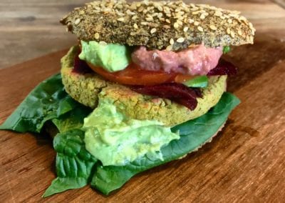 Veggie Burger mit Kichererbsen Bratling