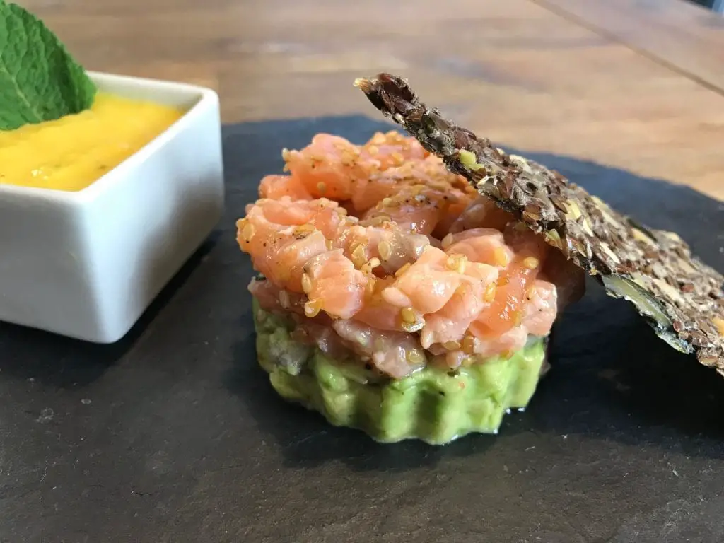 Low Carb Rezept: Lachs Avocado Tartar - Choose Your Level™