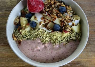 rosa erbdeer smoothie bowl