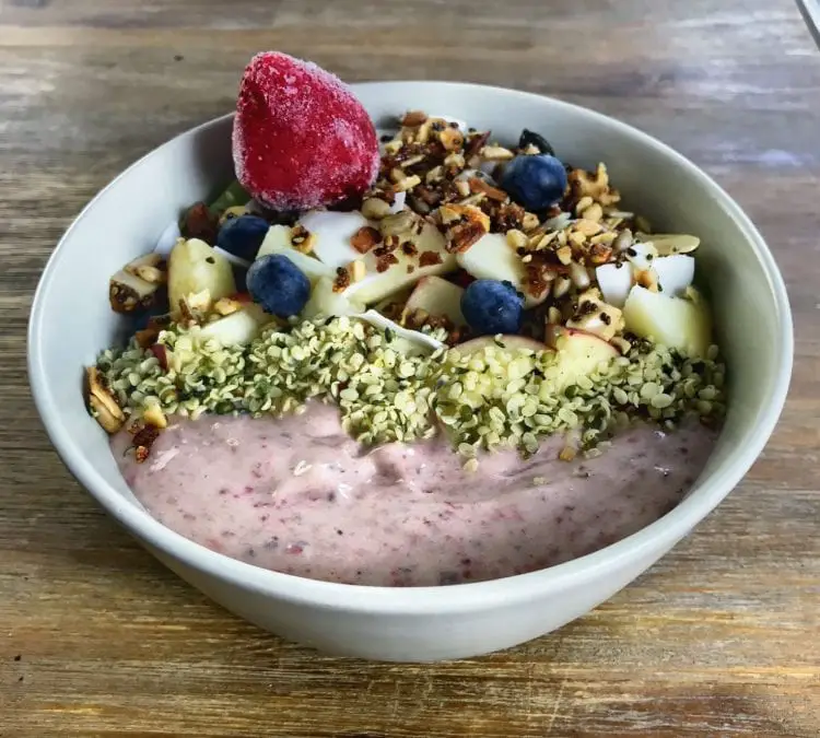 Smoothie Bowl – Erdbeer