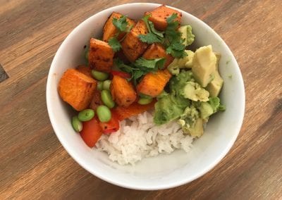 Süßkartoffel Bowl mit Avocado